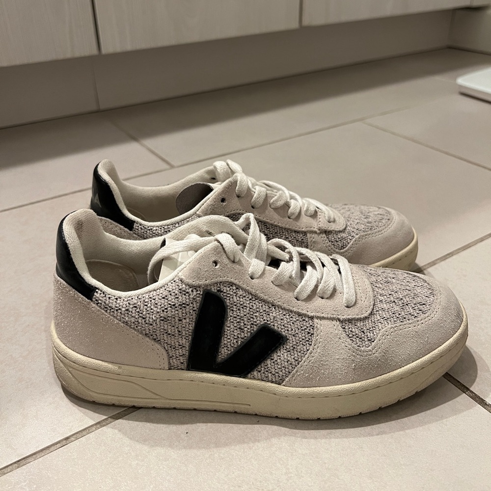 Veja Women's Sneakers size 37